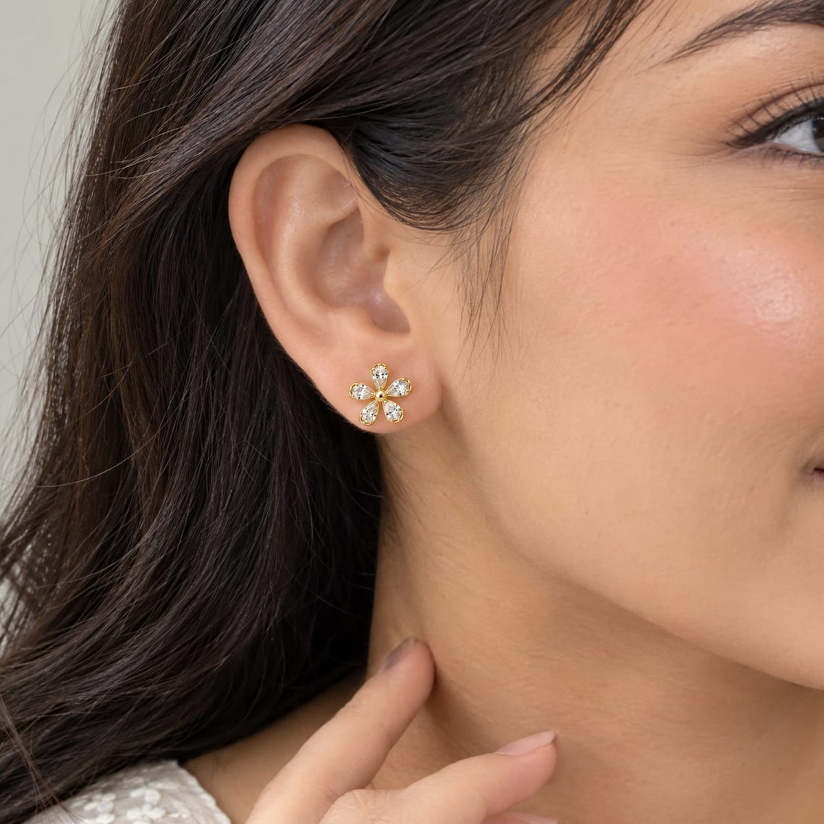 Elegant Gold Floral Stud Earrings