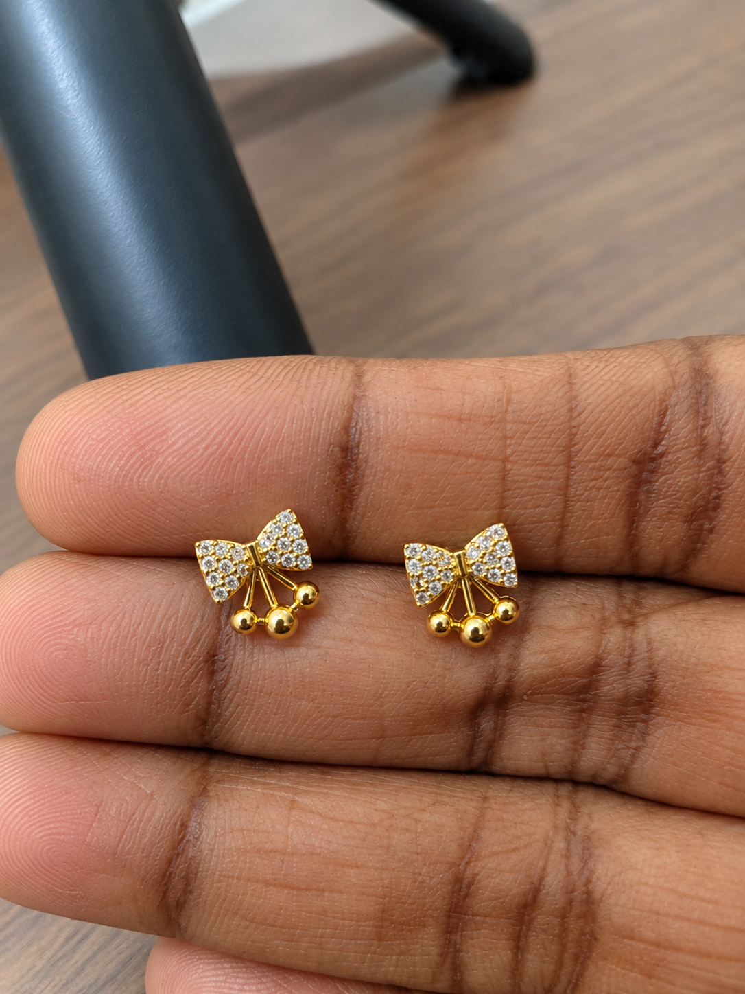 Bow Stud with Diamond
