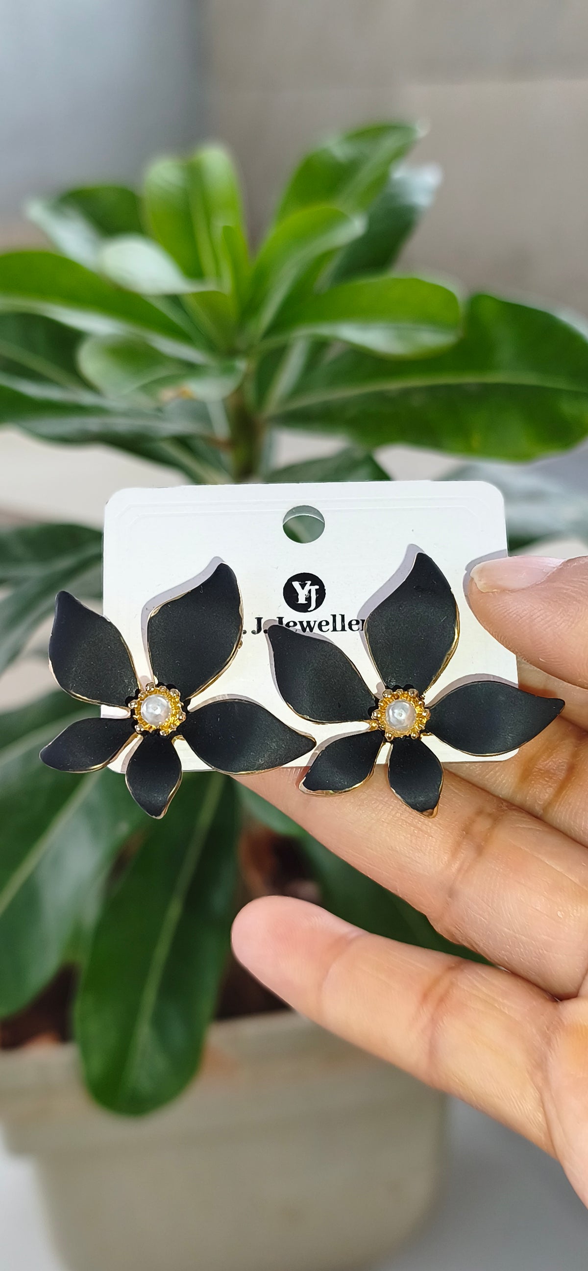 Black Floral Pearl Core Stud Earrings