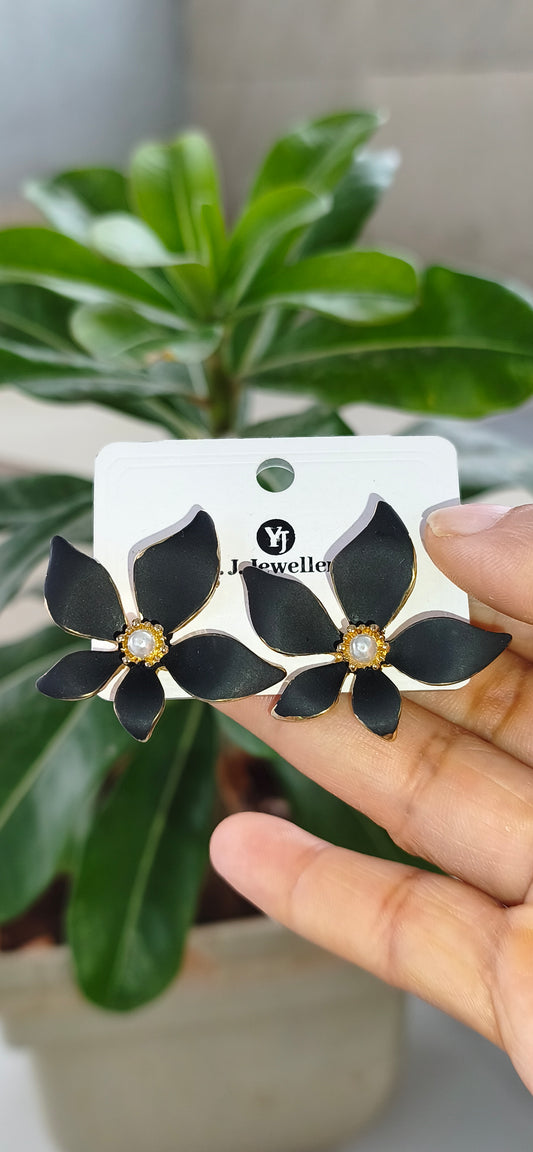 Black Floral Pearl Core Stud Earrings